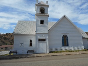 Baptist Church in Mitchell, Oregon, where I stayed and change by rear bike tire